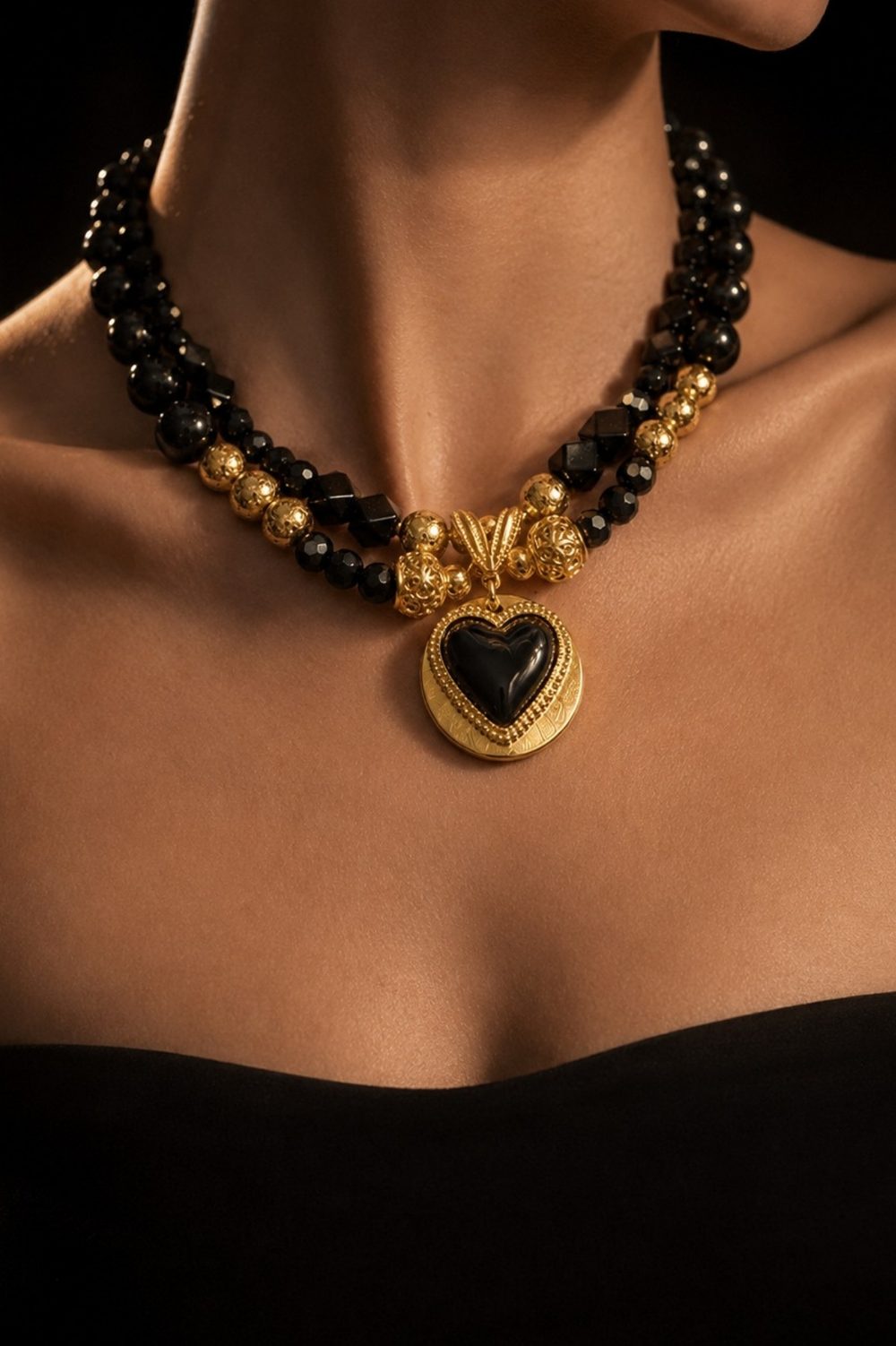 Duplo ônix com pingente coração dourado — Coleção Elegância
